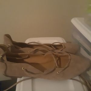 Beige dressy flats that ties up 8 1/2M